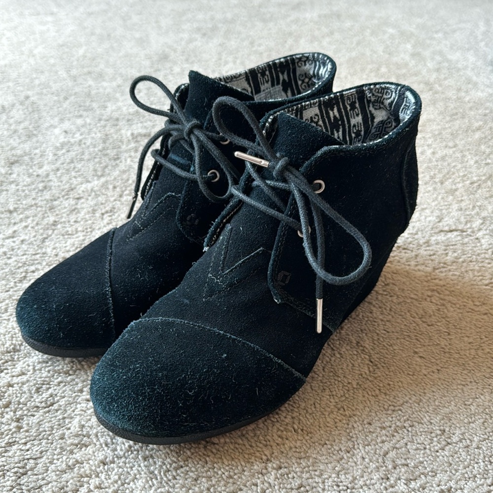 Tom’s Wedge Bootie size 10 black